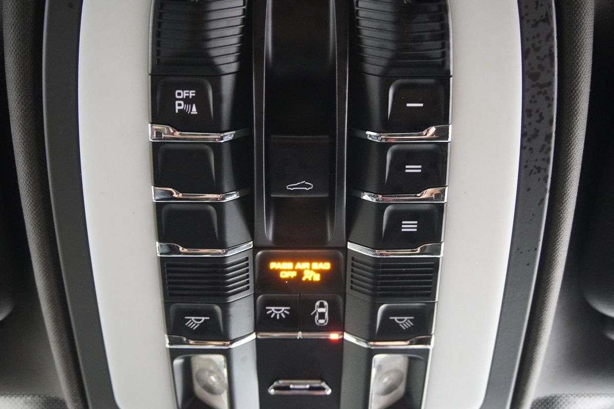 2016 Porsche Cayenne Base