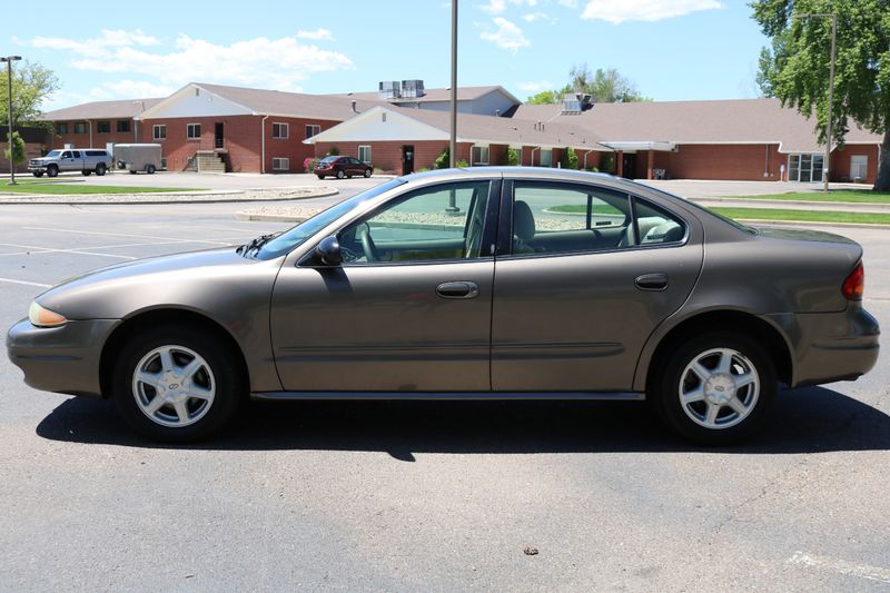 2002 Oldsmobile Alero Photos