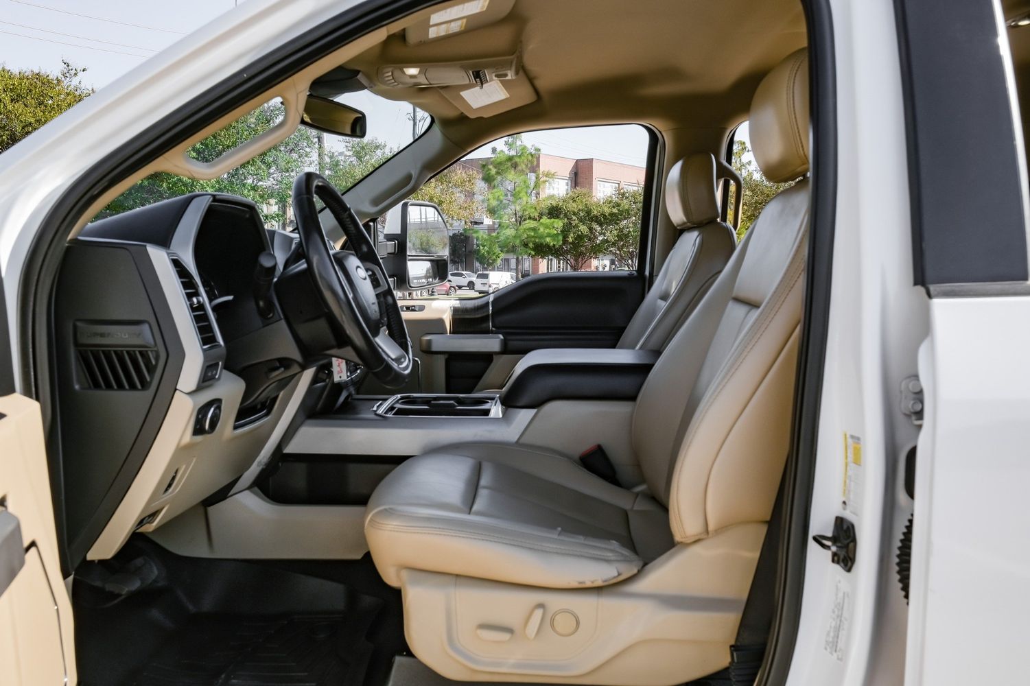 2021 Ford F-250 Lariat photo 2