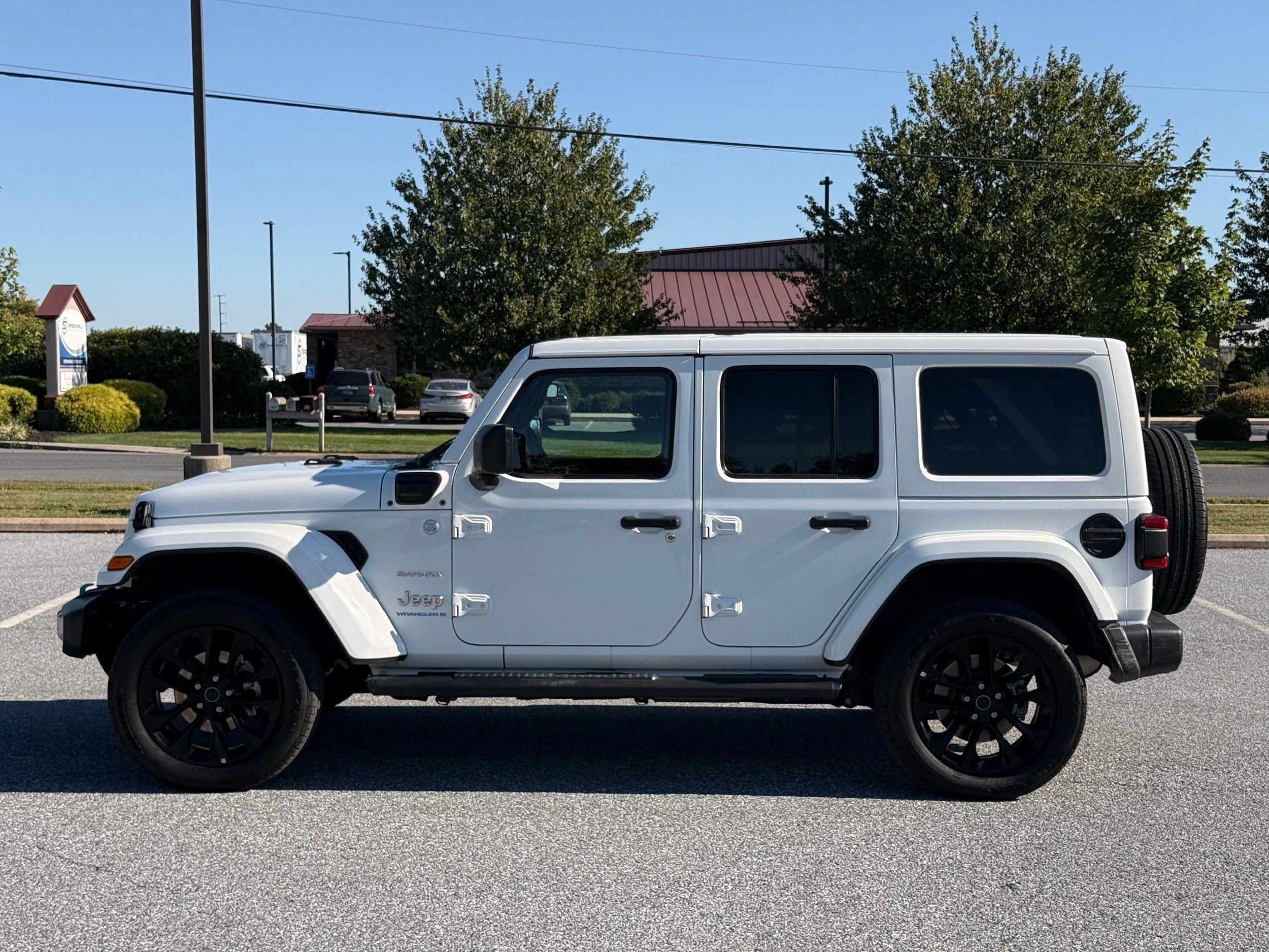 2024 Jeep Wrangler Sahara 4xe photo 4
