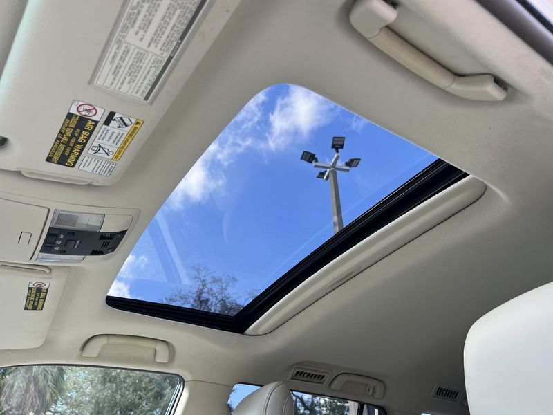 Cargo bag on online panoramic sunroof