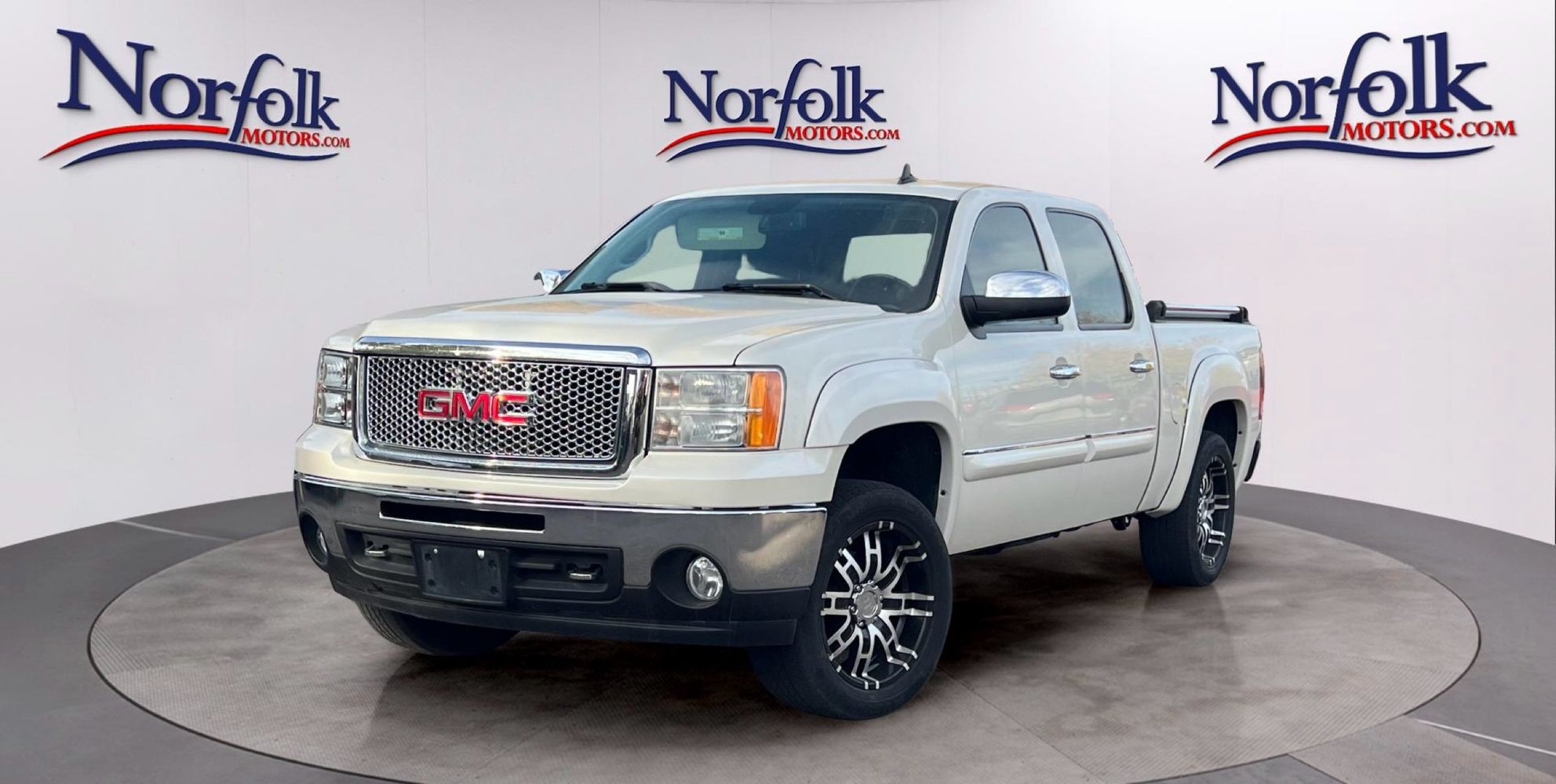 2013 GMC Sierra 1500 SLT's photo