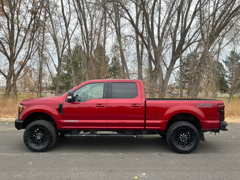 2019 Ford F-350 Super Duty Lariat's photo