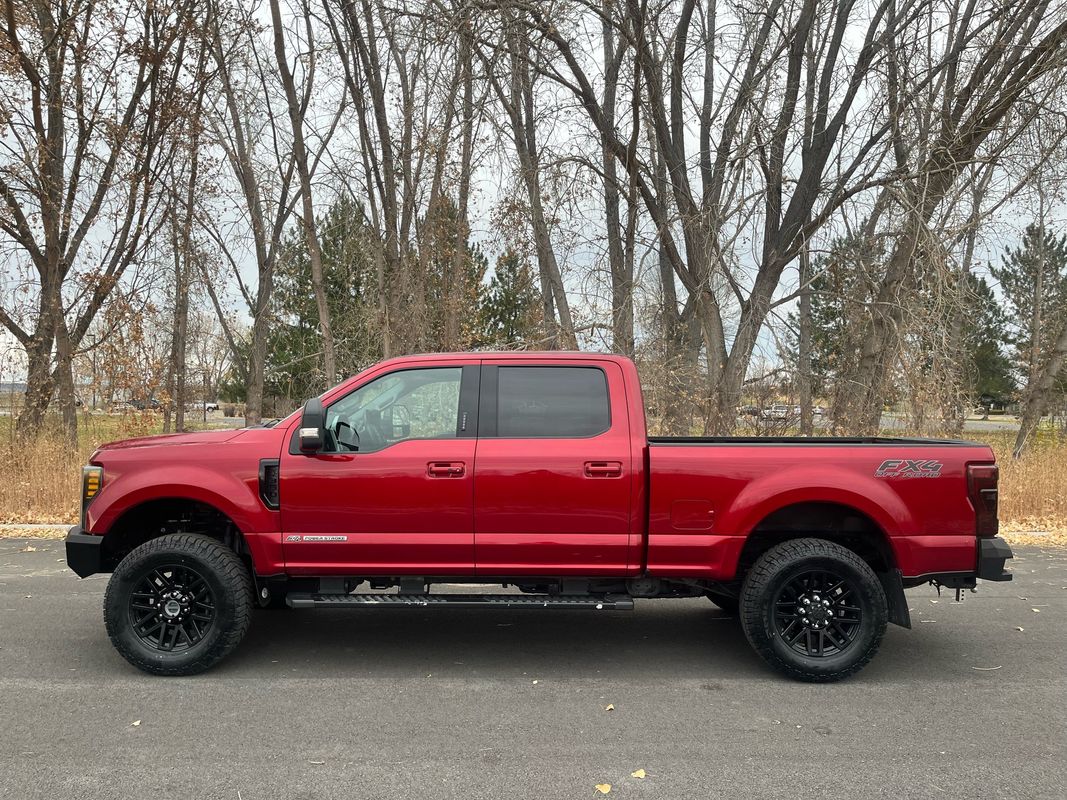 2019 Ford F-350 Super Duty Lariat's photo