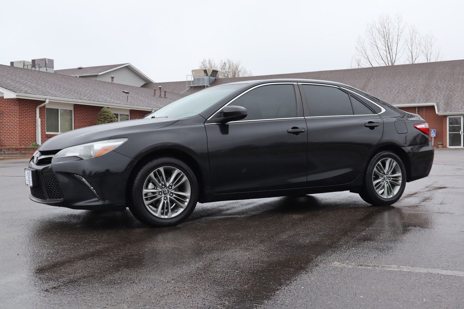 2016 Toyota Camry SE Victory Motors of Colorado