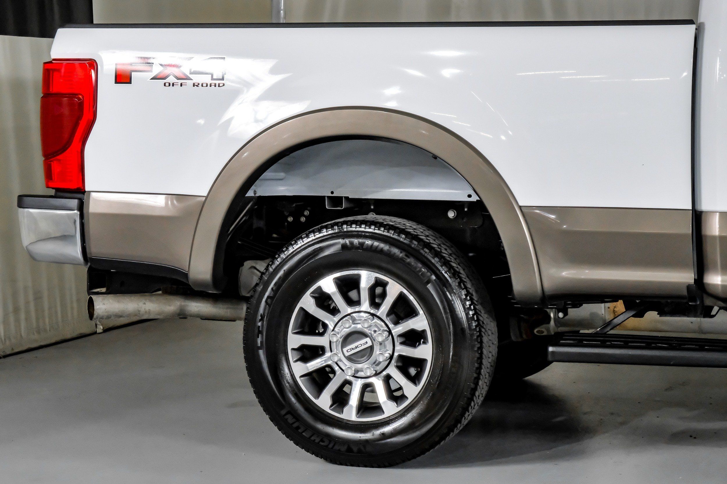 2021 Ford F-350 Lariat photo 3