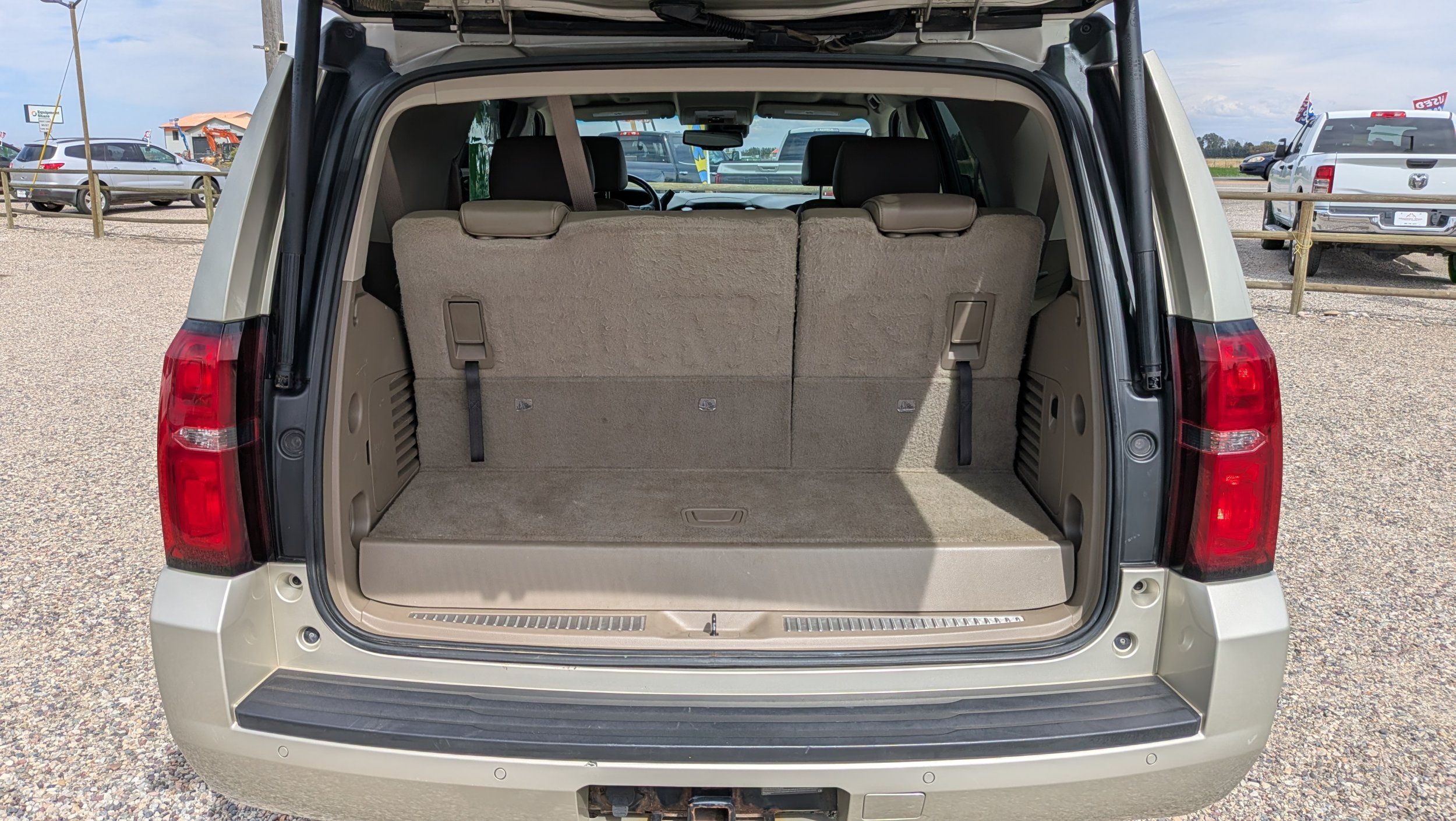 2016 Chevrolet Tahoe LT - Photo 12