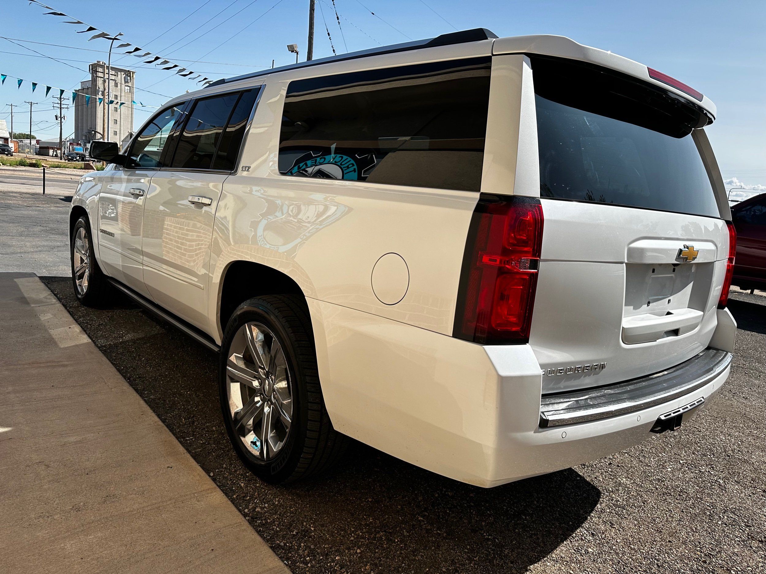 2016 Chevrolet Suburban LTZ photo 4