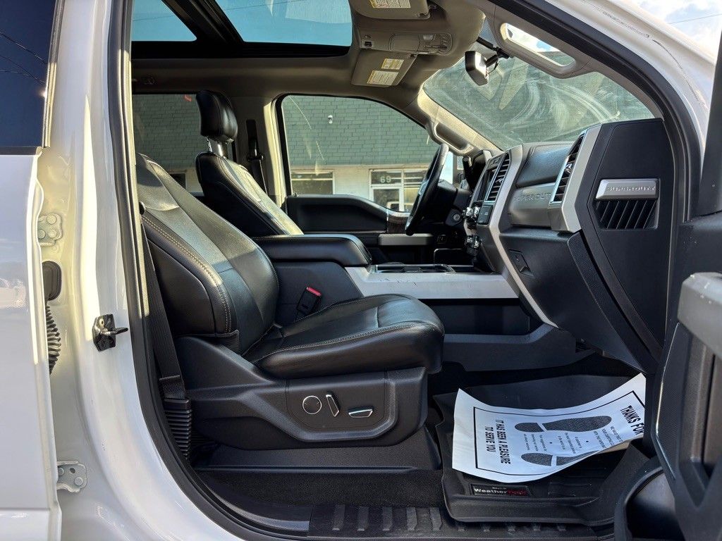 2017 Ford F-250 Lariat photo 26