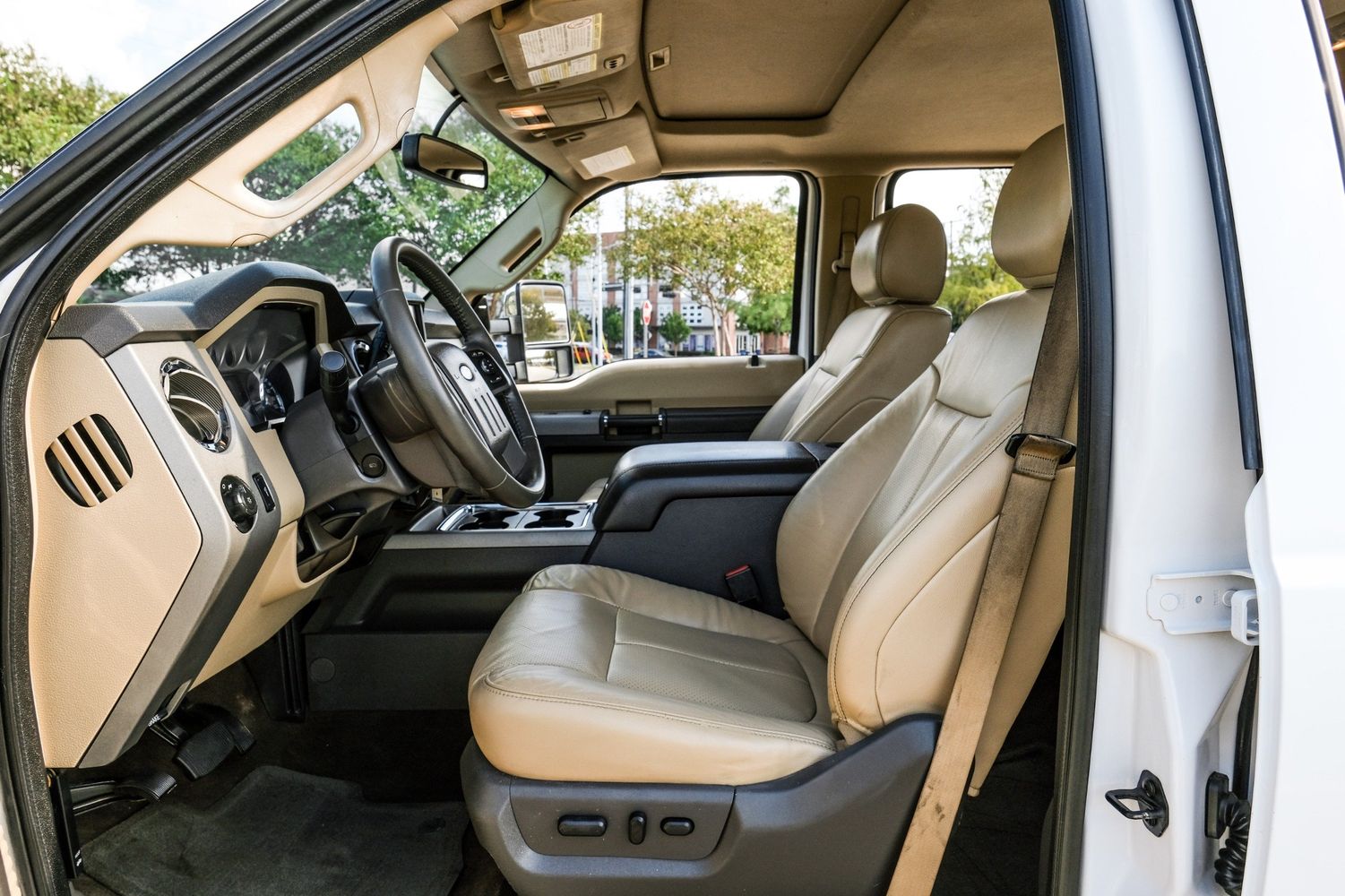 2013 Ford F-250 Platinum photo 3