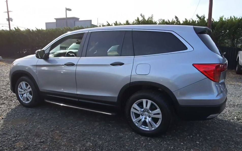 2016 Honda Pilot LX photo 20