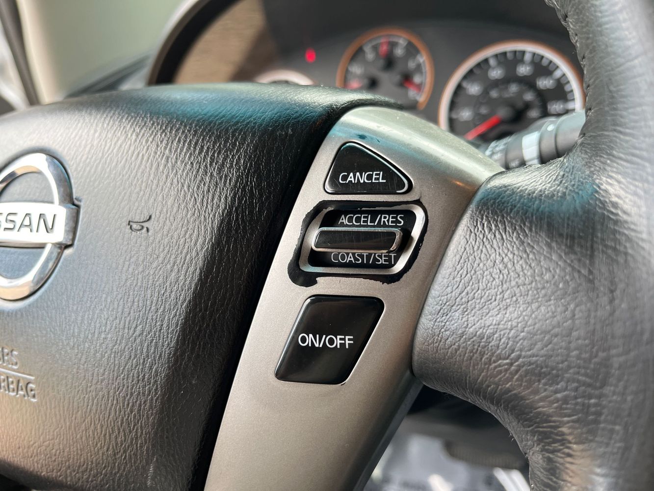 2014 Nissan Titan SV photo 16