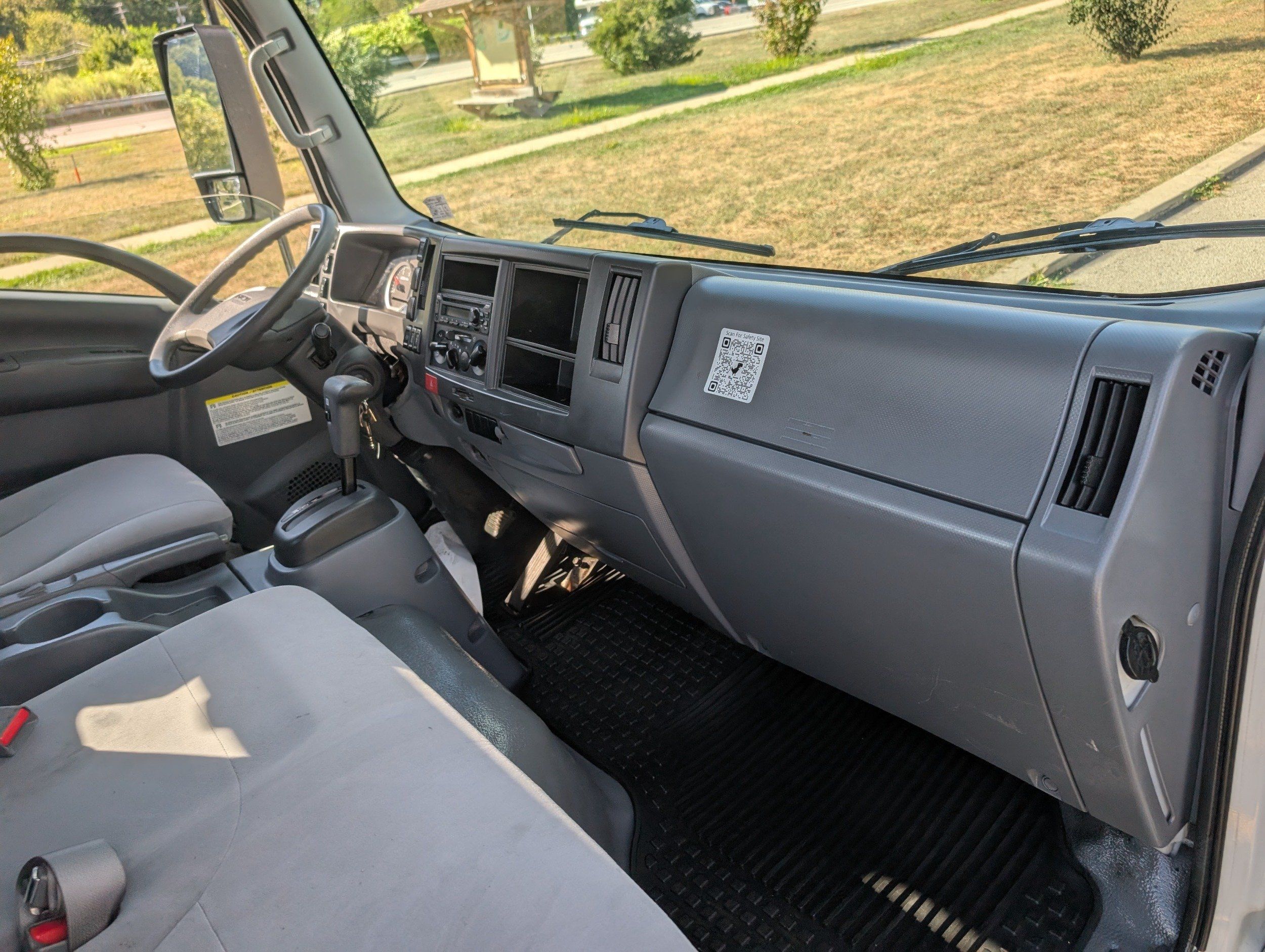 2021 Isuzu NRR photo 23