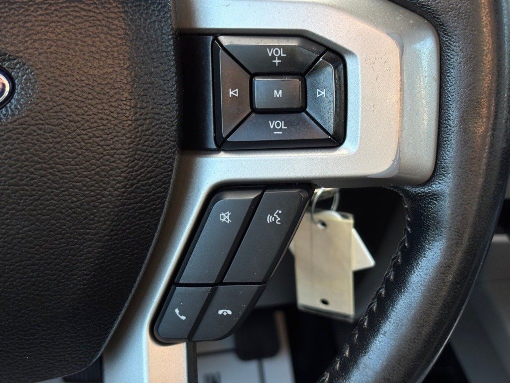 2017 Ford F-250 Lariat photo 31