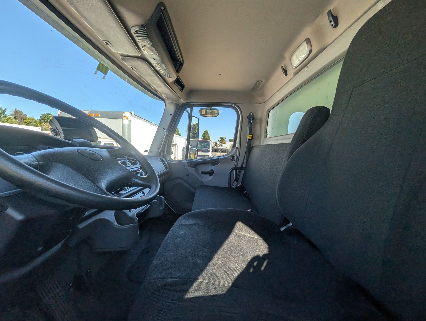 2018 Freightliner M2 106 32