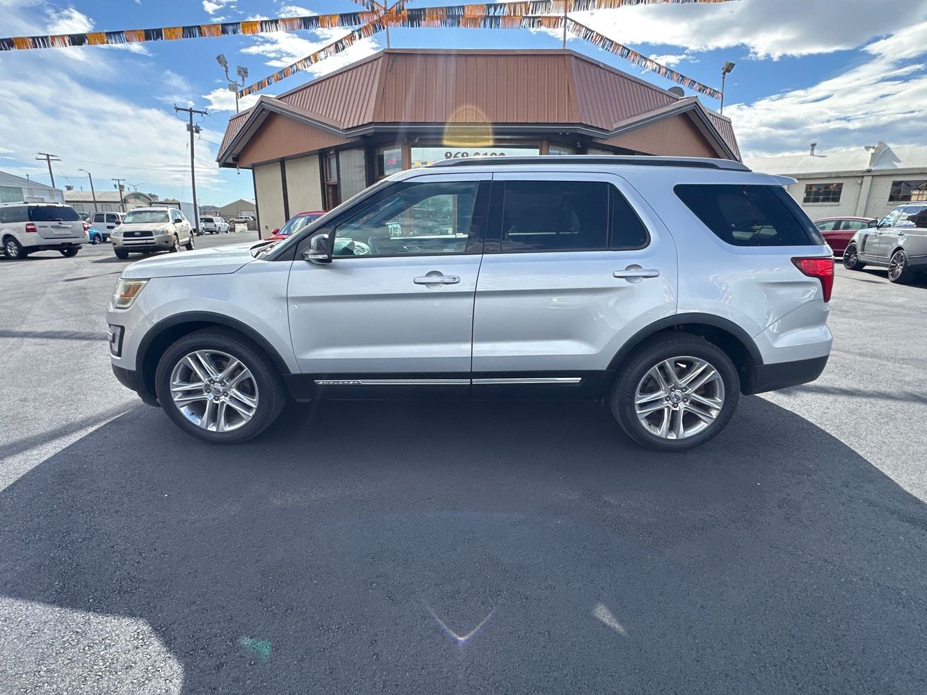 2017 Ford Explorer XLT photo 3