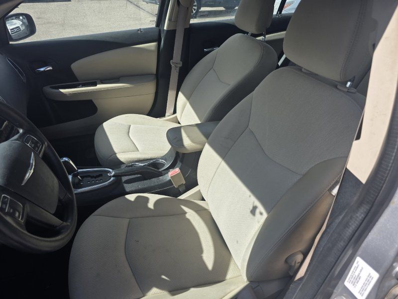 2014 Chrysler 200 LX photo 10