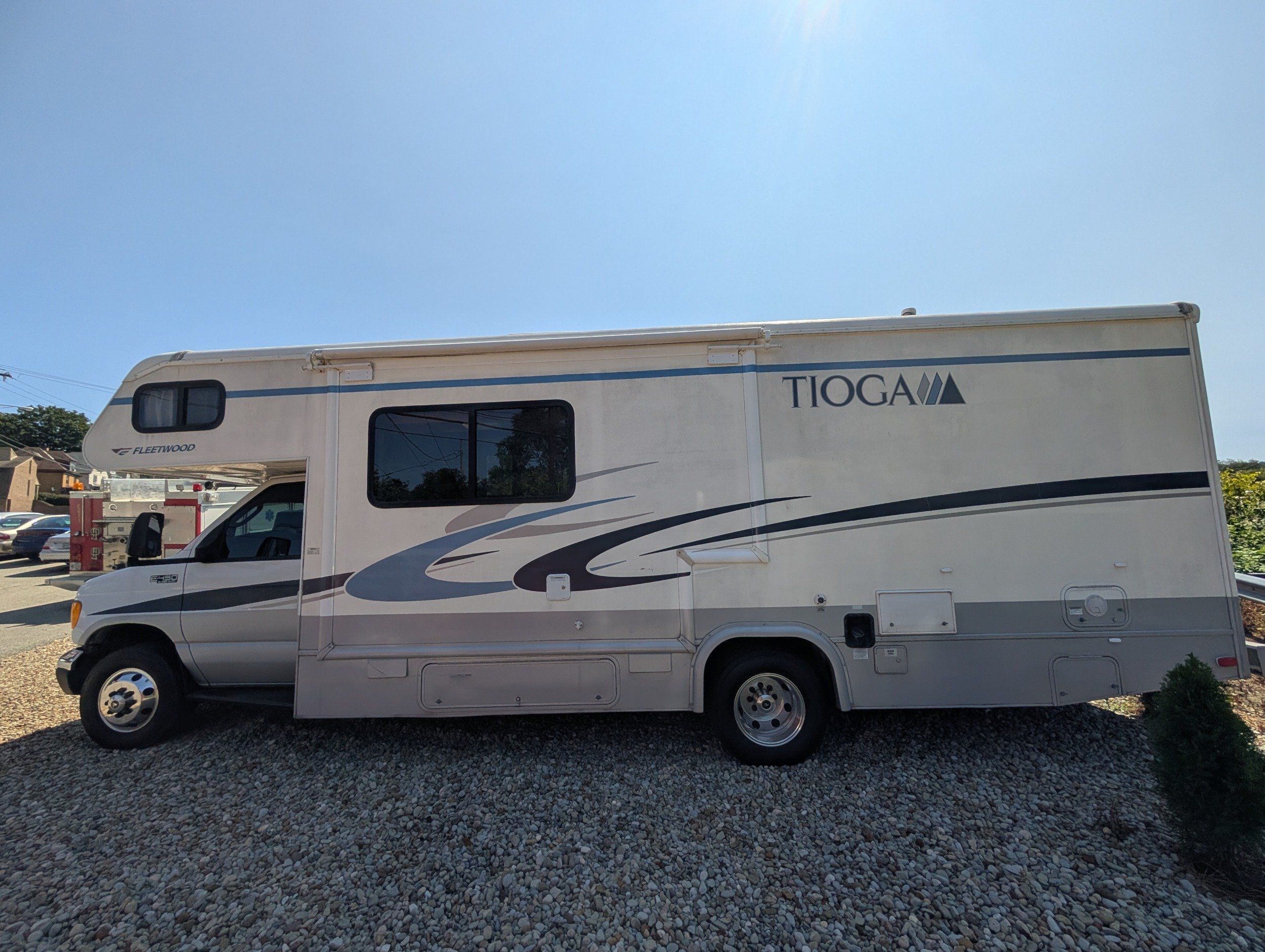 2004 Ford E-450 photo 9