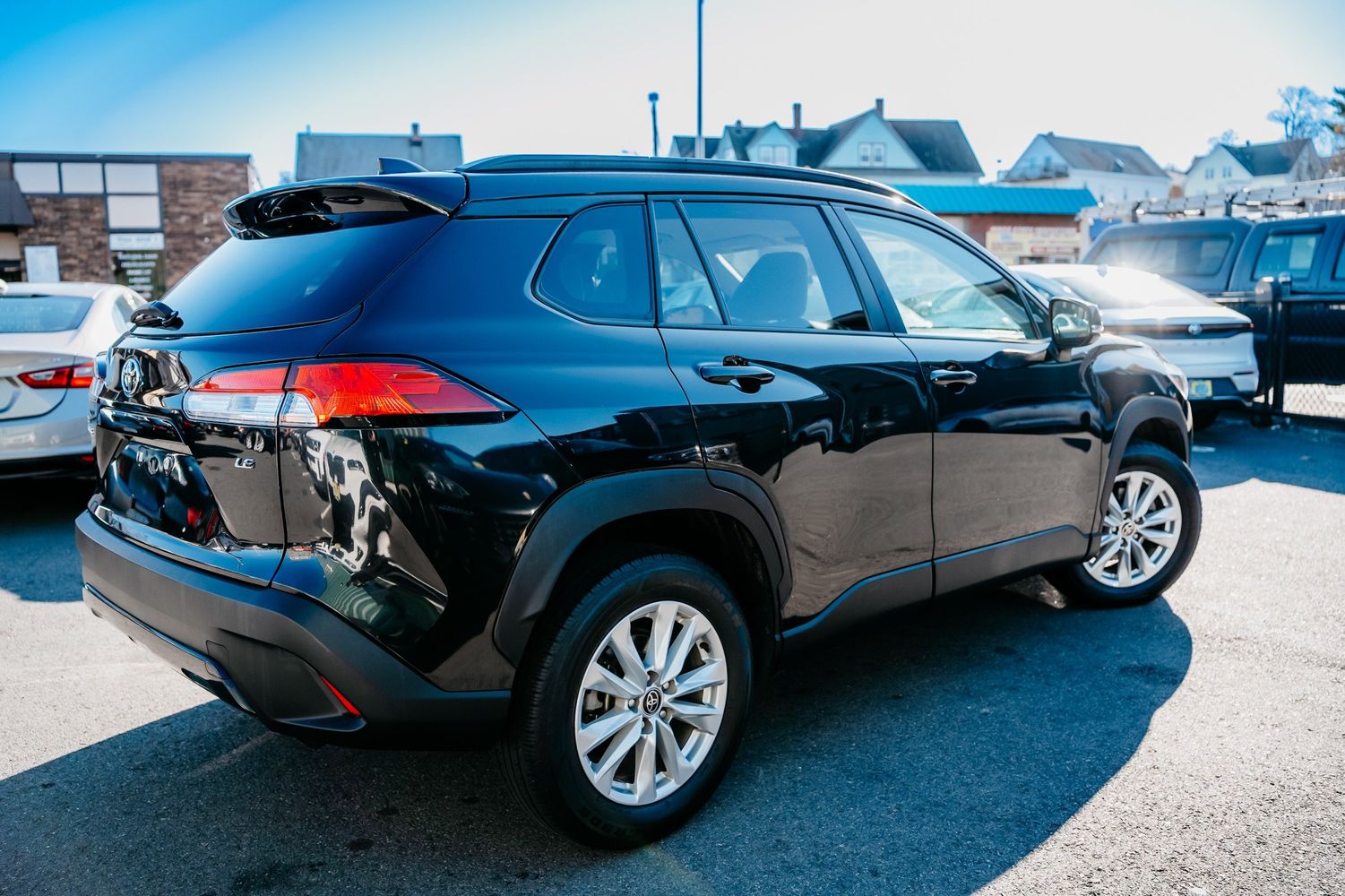 2022 Toyota Corolla Cross LE photo 2