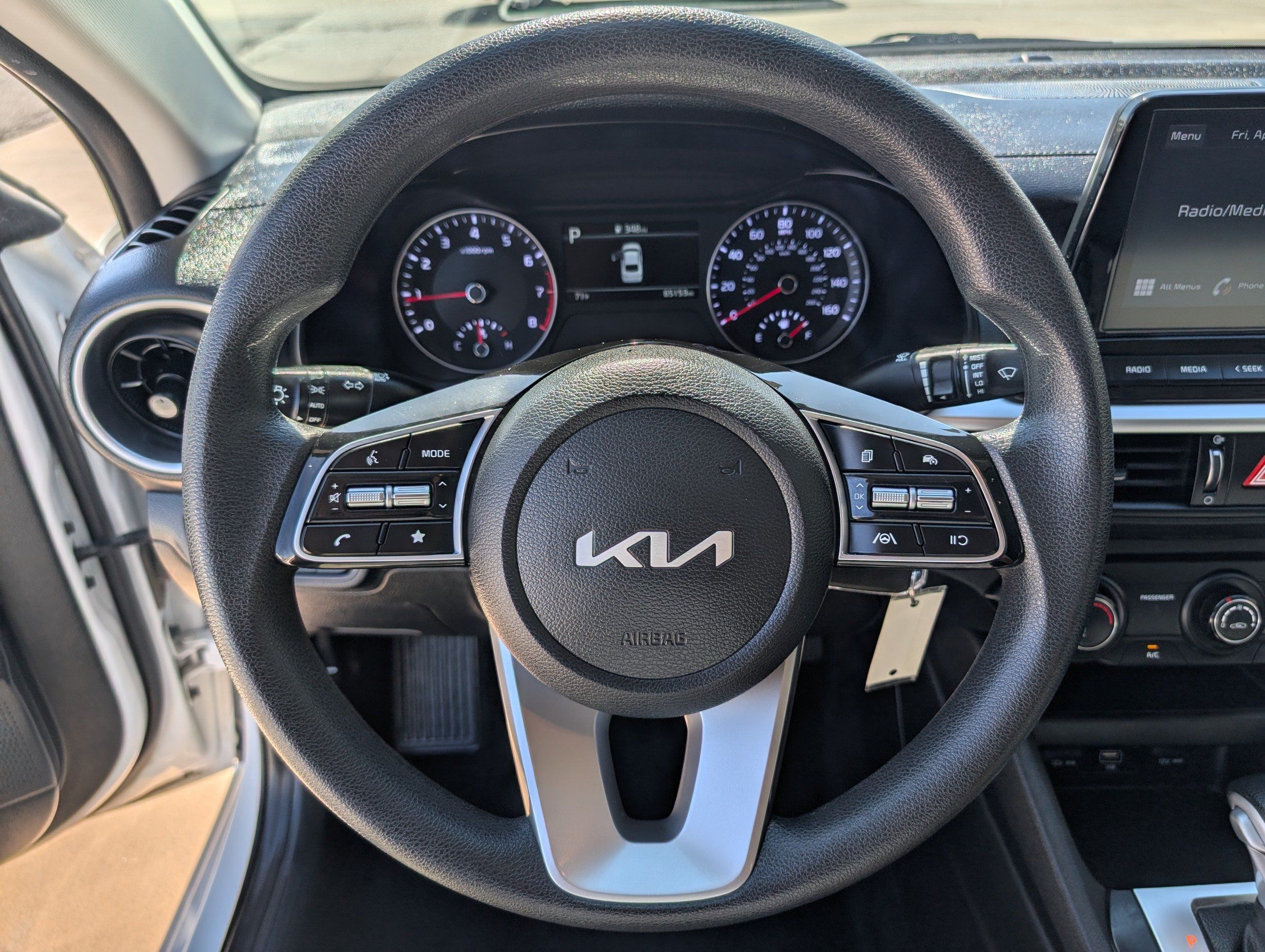 2023 Kia Forte LX - Photo 9
