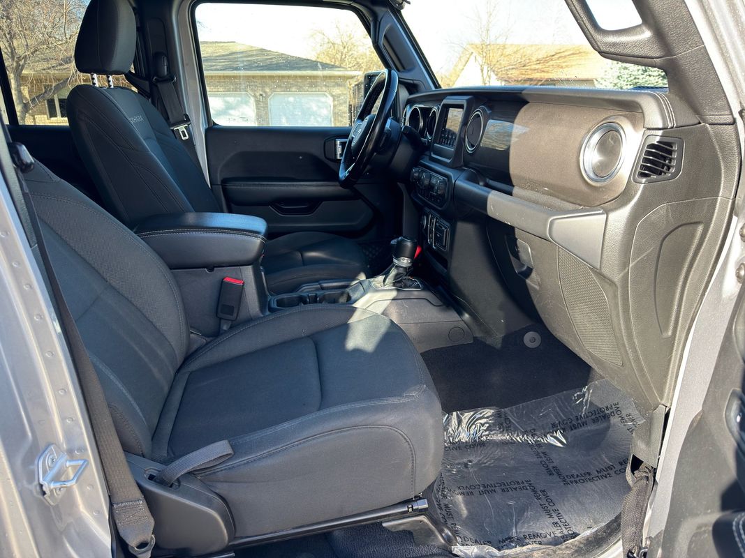 2020 Jeep Wrangler Unlimited Sahara - Photo 14