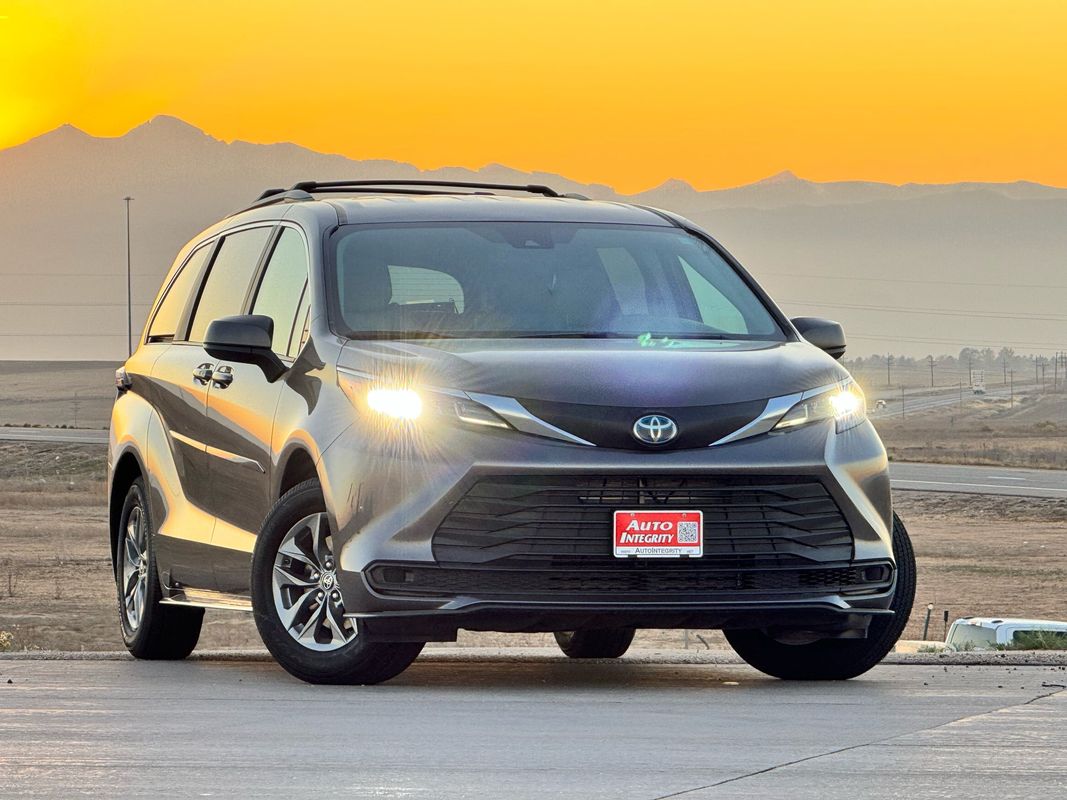 2024 Toyota Sienna LE