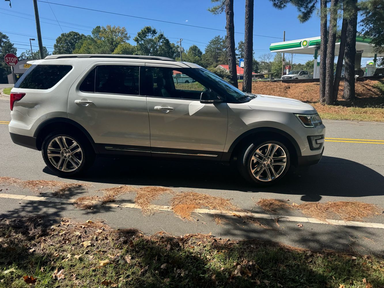 2017 Ford Explorer XLT photo 3