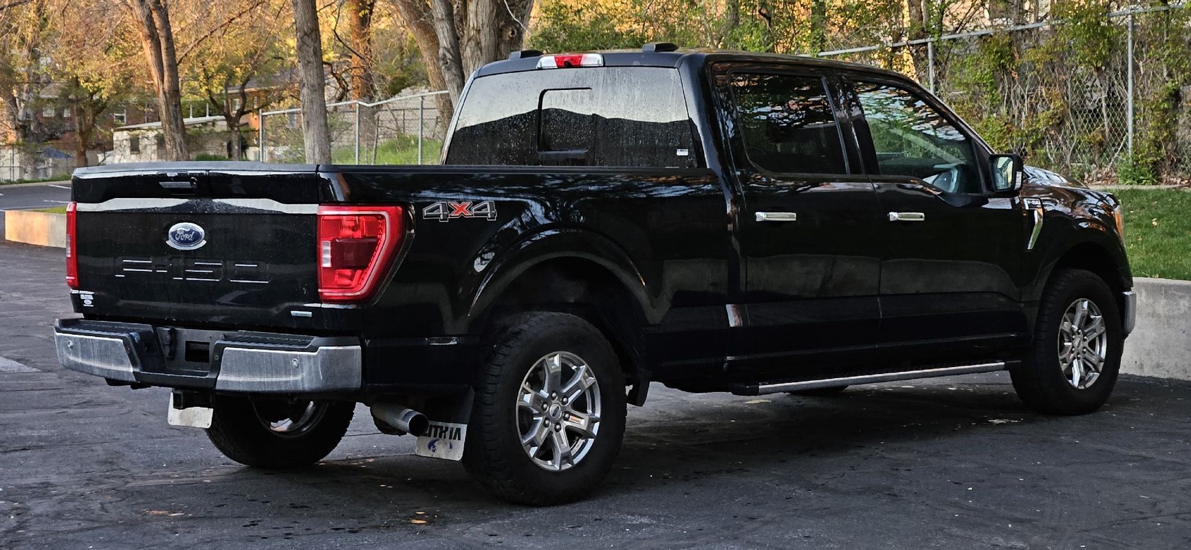 View vehicle photo 5