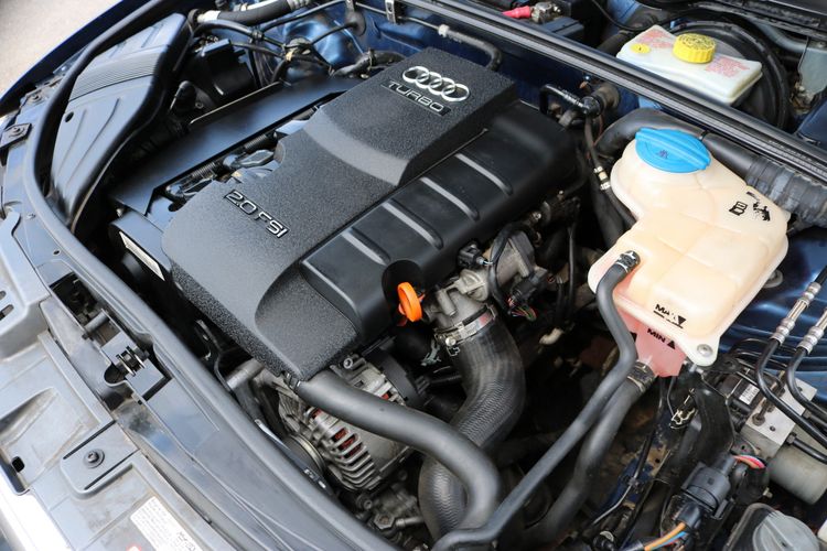 Recommended tools to clean an engine compartment (like this 2007 Audi A4  Avant).