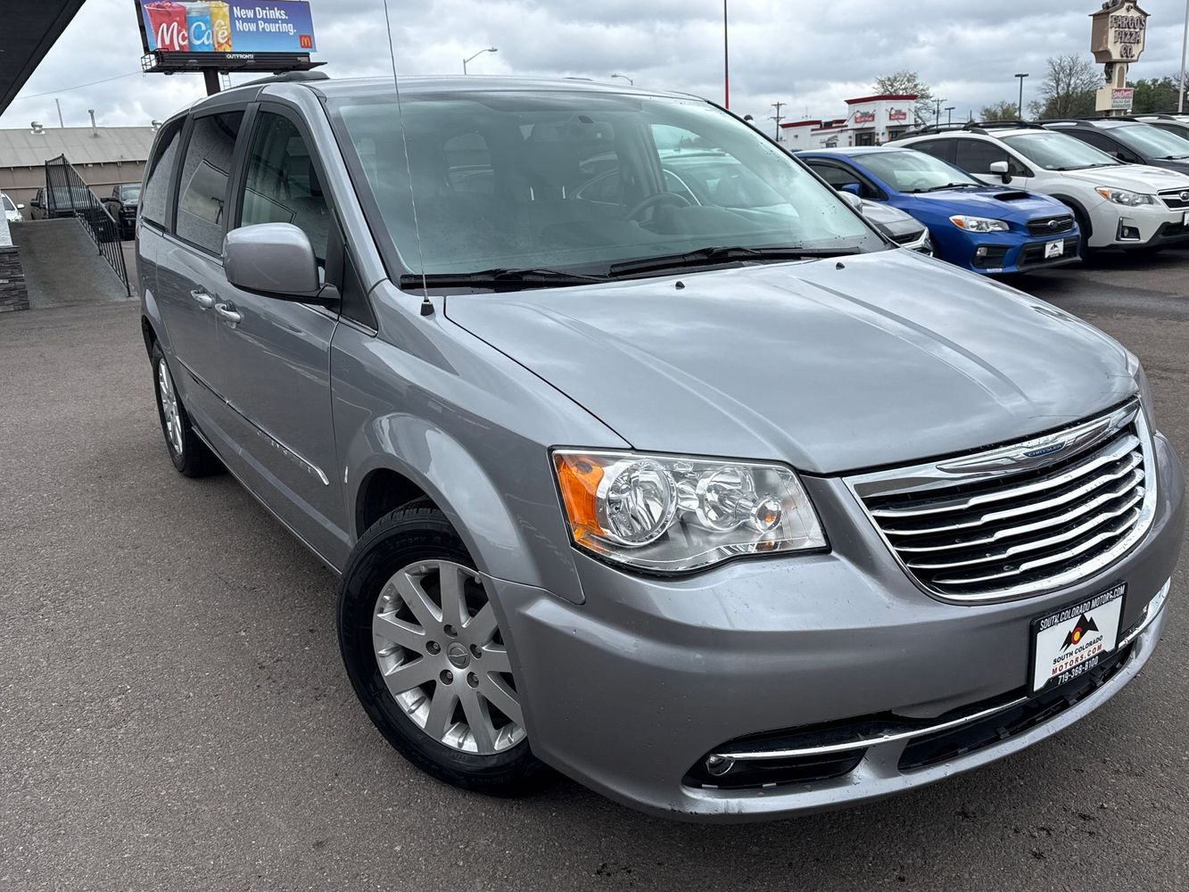2014 Chrysler Town & Country Touring's photo