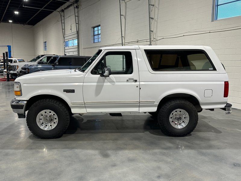 1995 Ford Bronco XLT, photo 2