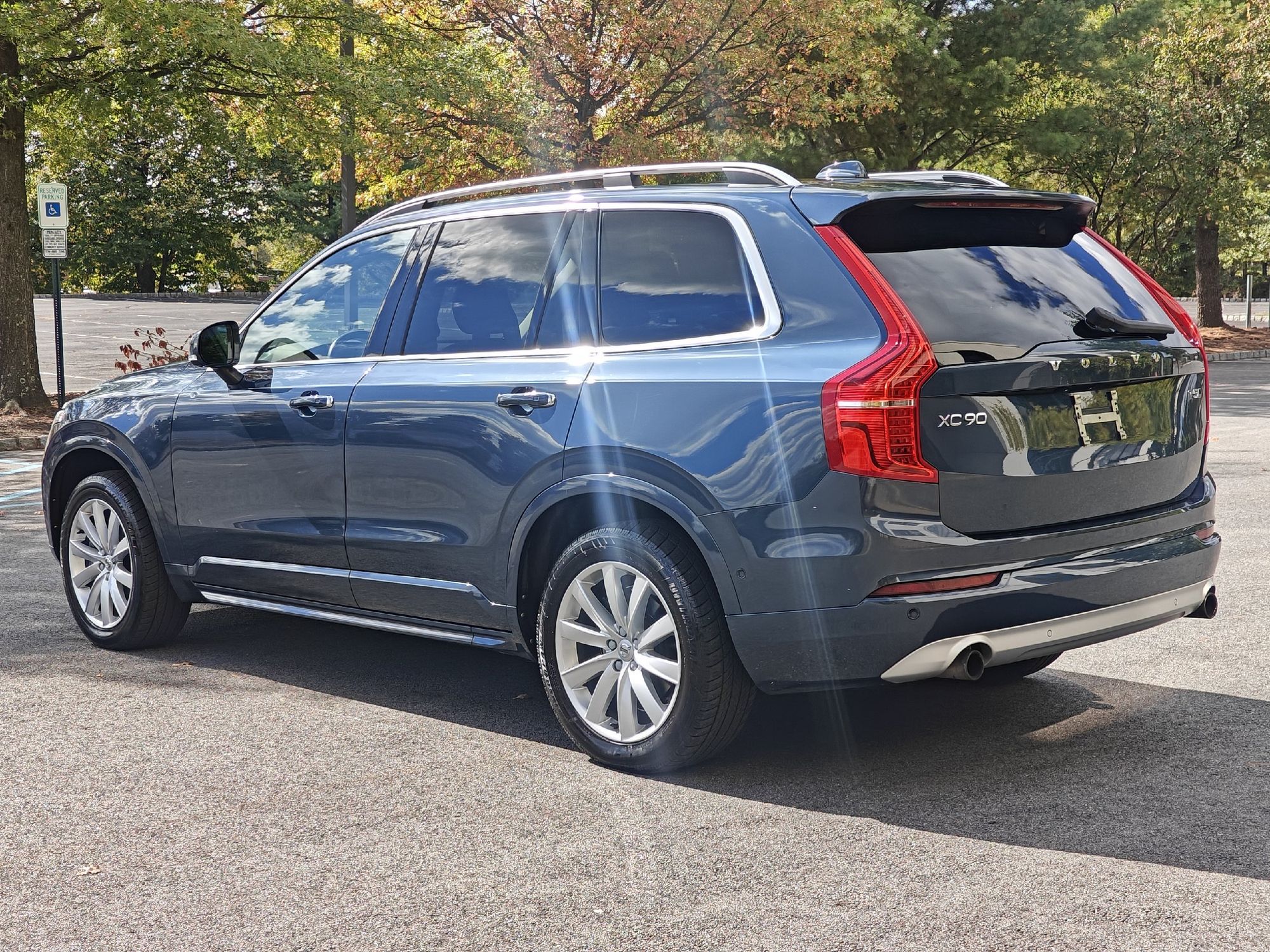 2018 Volvo XC90 T5 Momentum photo 4