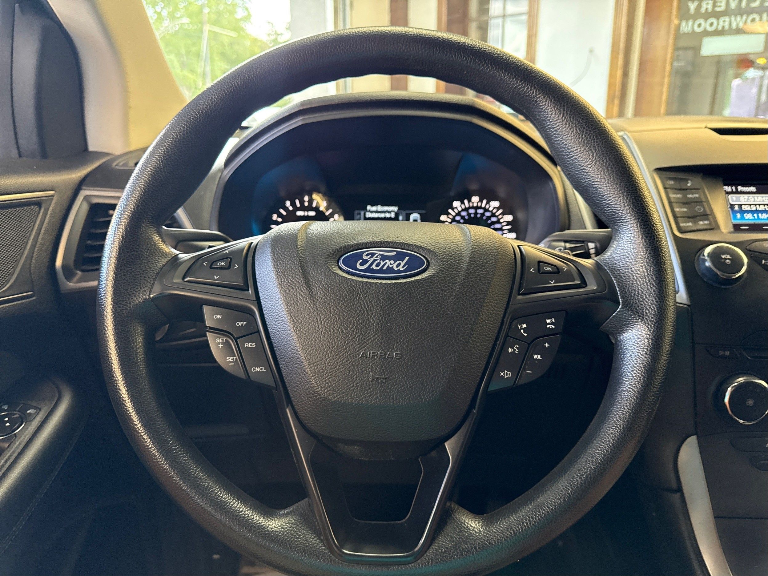 2018 Ford Edge SE - Photo 18
