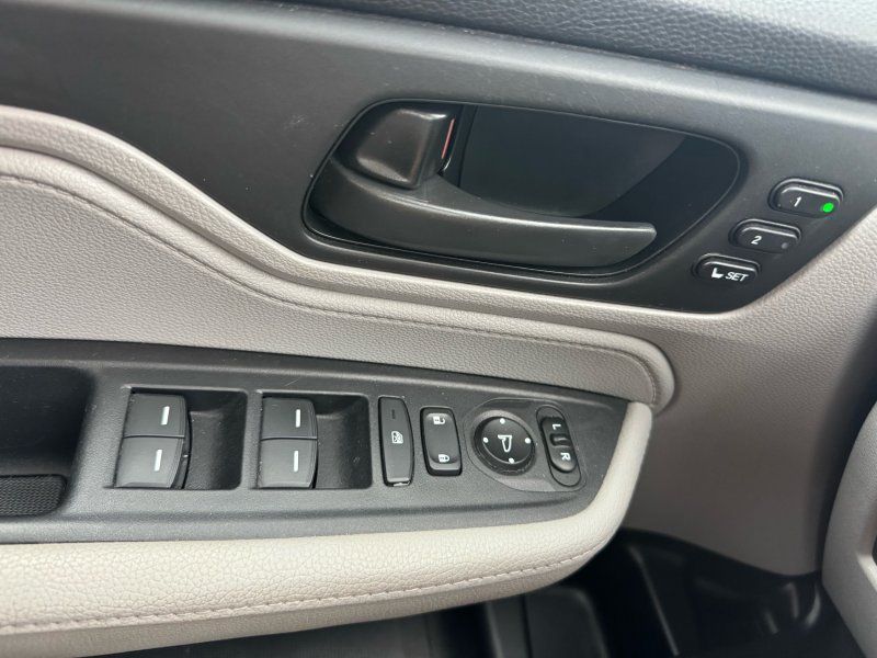 2020 Honda Odyssey EX-L photo 11