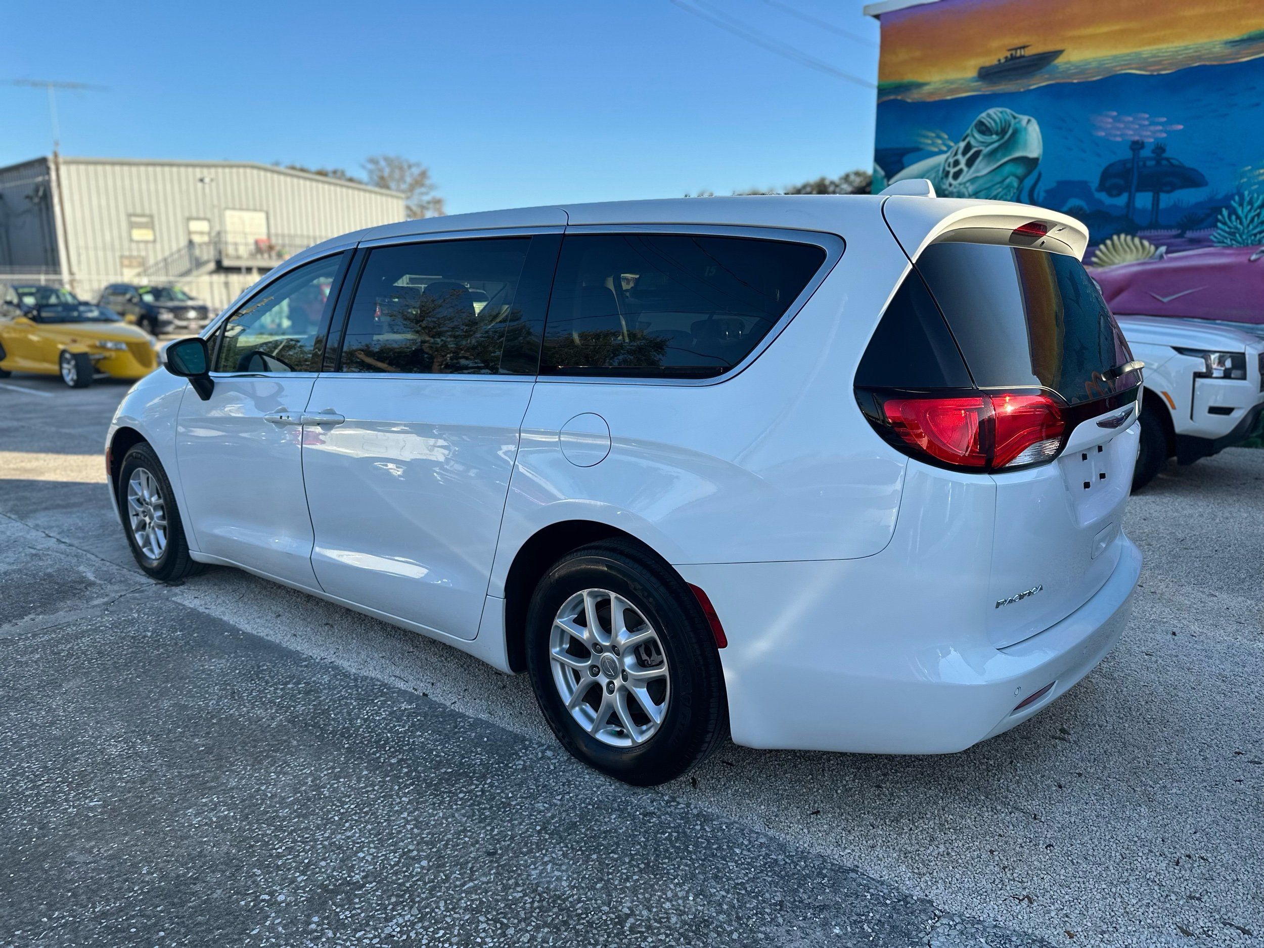 2018 Chrysler Pacifica LX photo 3