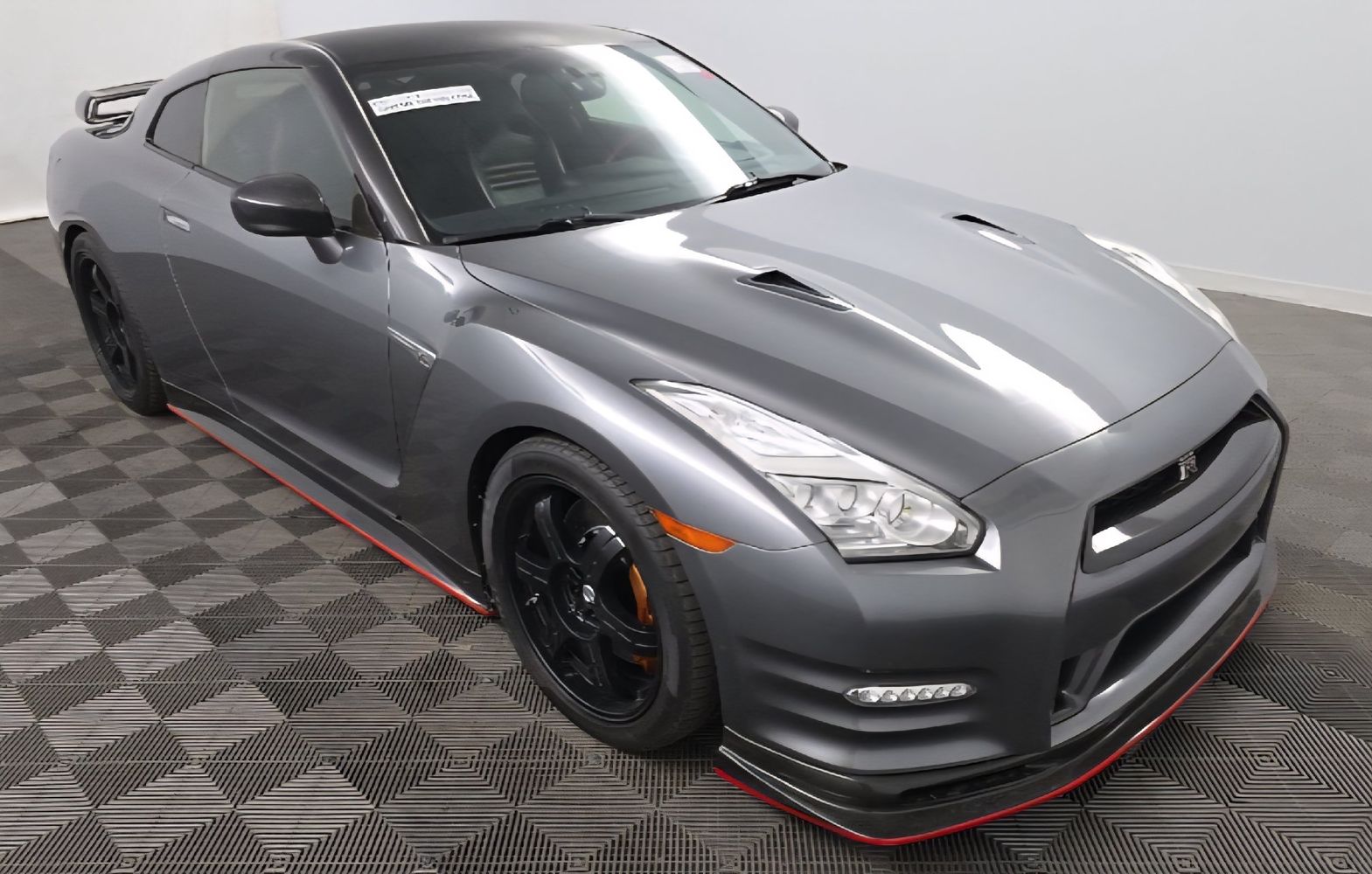 2015 Nissan GT-R Black Edition's photo