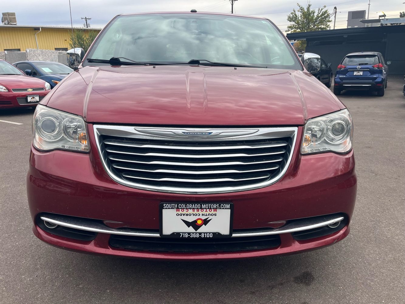 2011 Chrysler Town & Country Limited photo 2