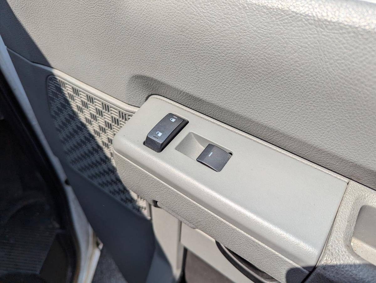 2016 Ford E-Series 24