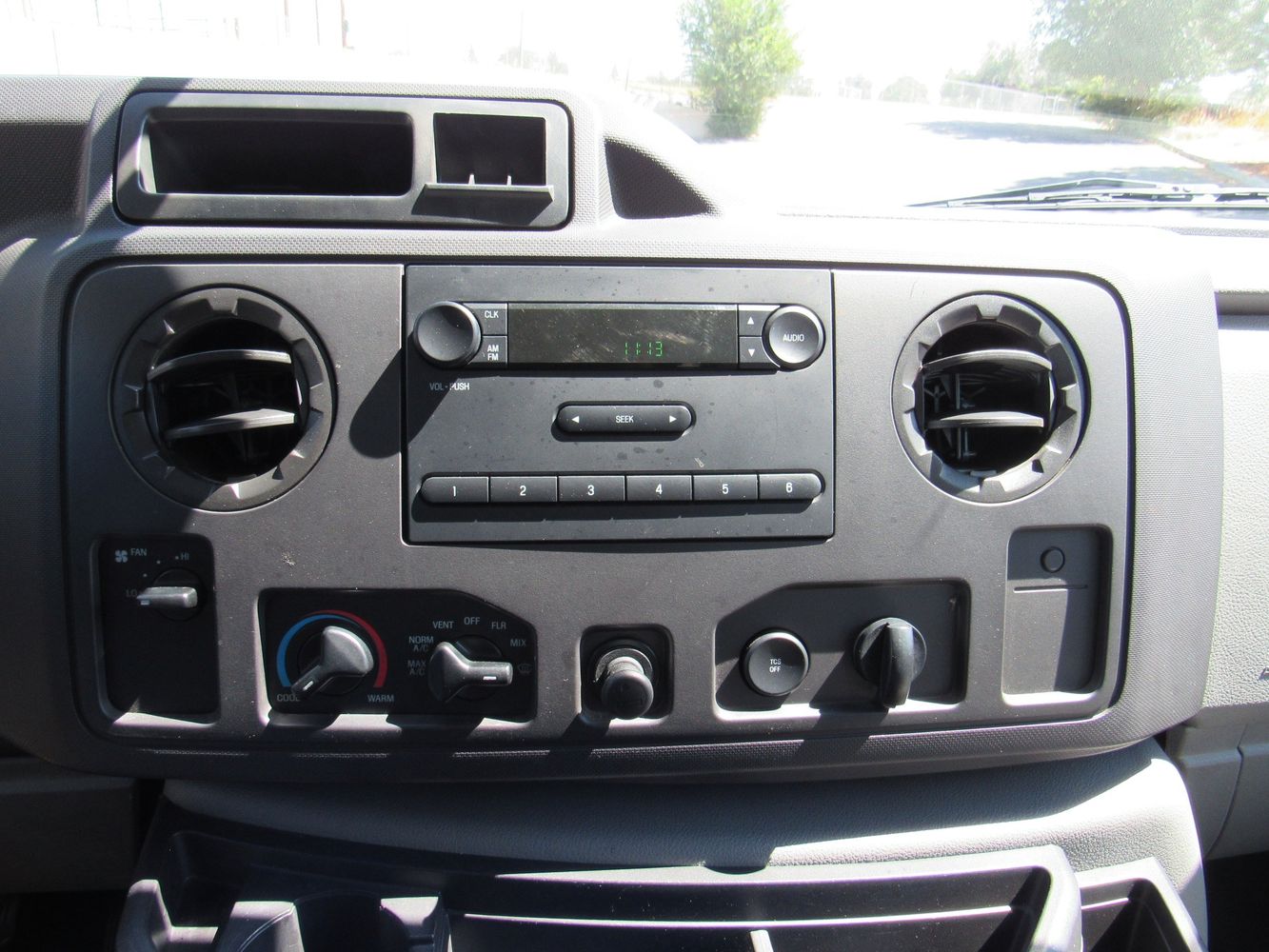 2011 Ford E-250 photo 14