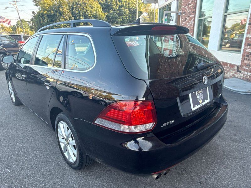 2012 Volkswagen Jetta SportWagen 2.5L SE photo 7