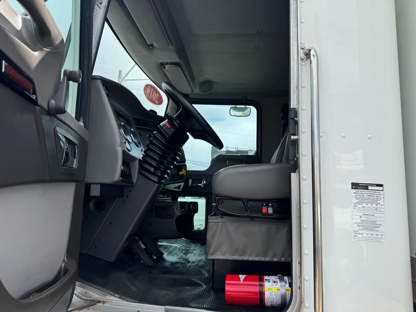 2019 Kenworth T3 Series photo 17