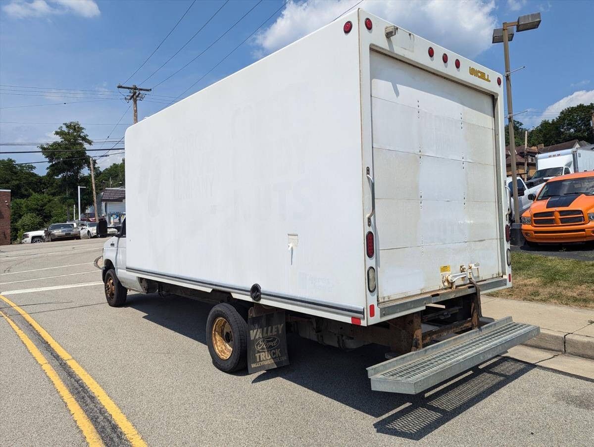 2016 Ford E-Series 42