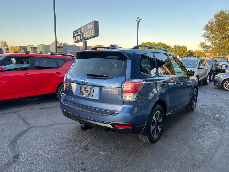 2017 Subaru Forester 2.5i Premium photo 2