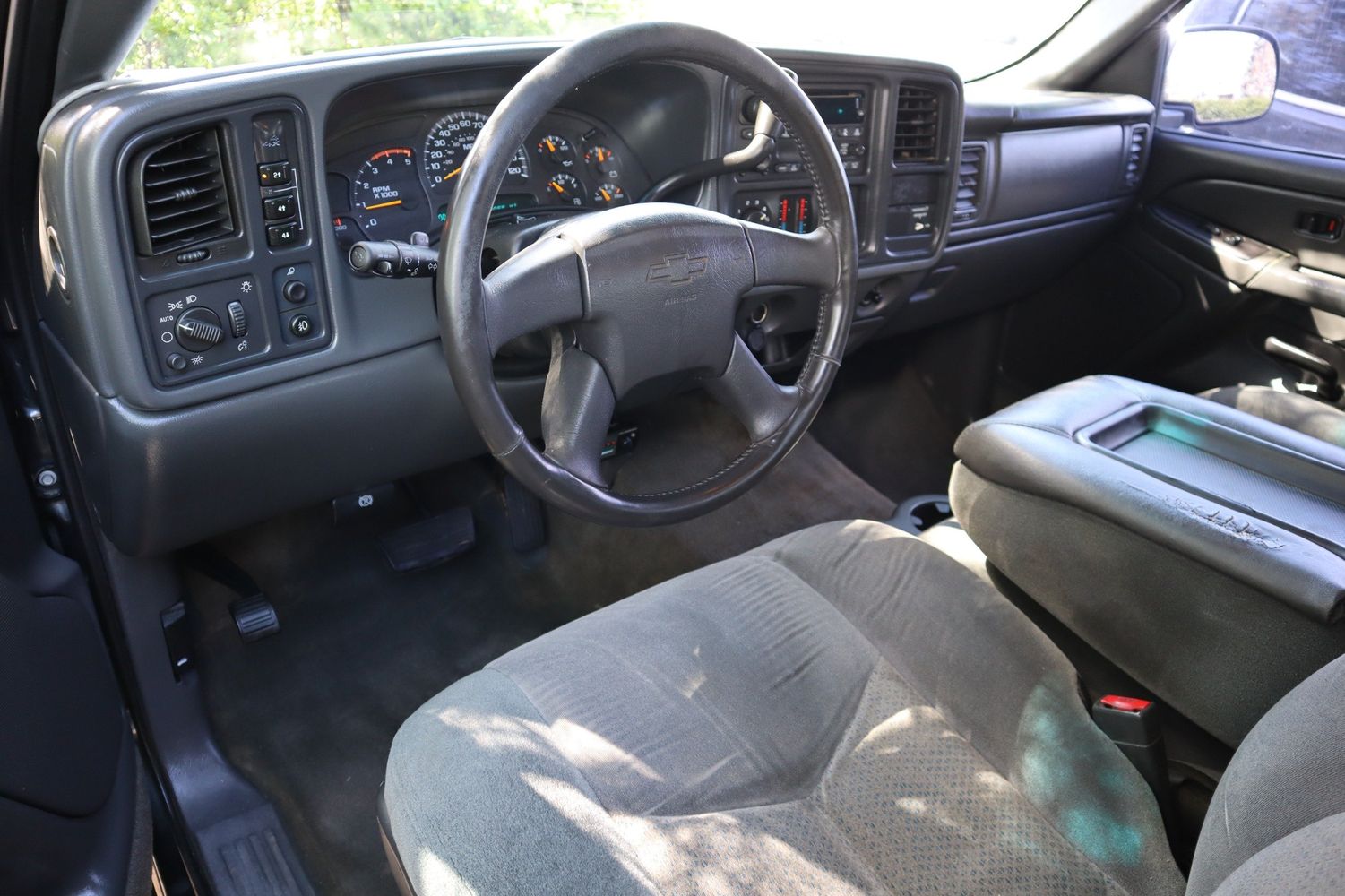 2004 Chevrolet Silverado 2500HD LS | Victory Motors of Colorado