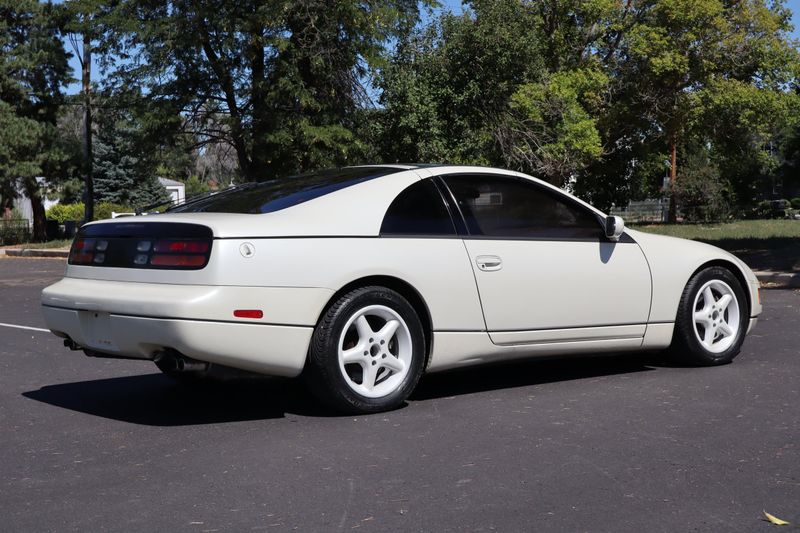 L74FIJU7EXO72A.jpg?h=500