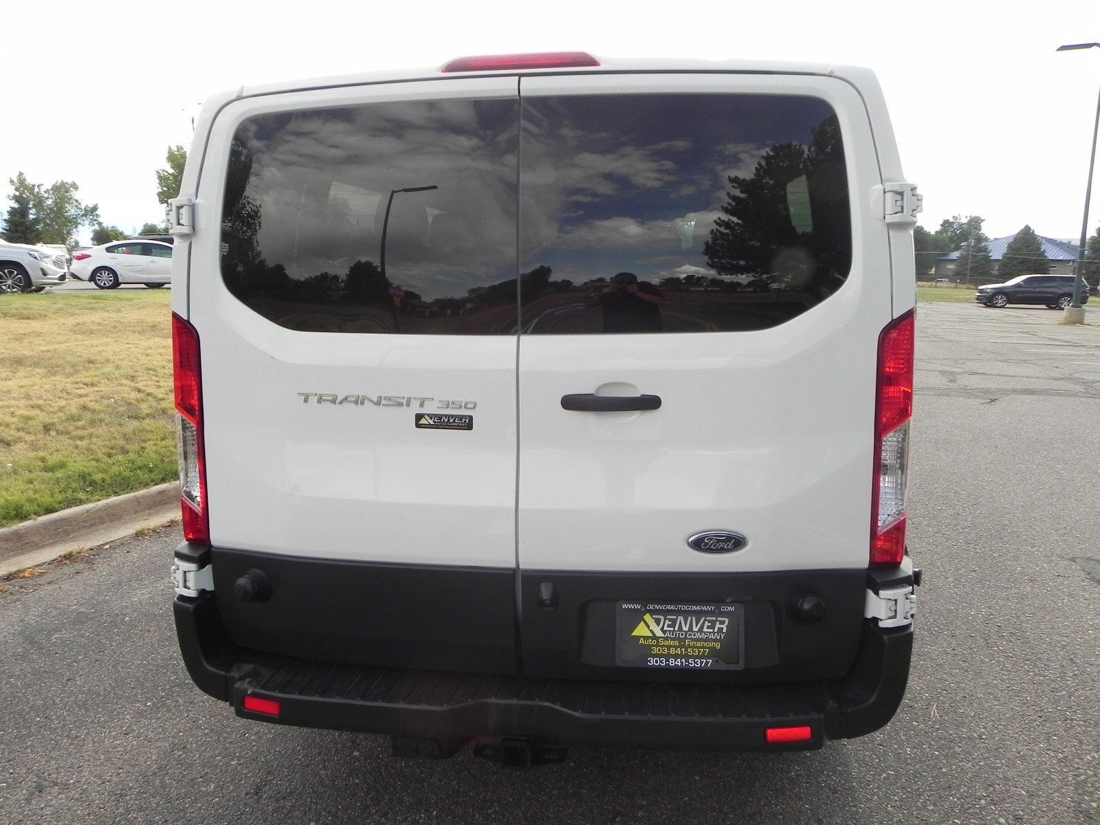 2017 Ford Transit Passenger XL photo 4