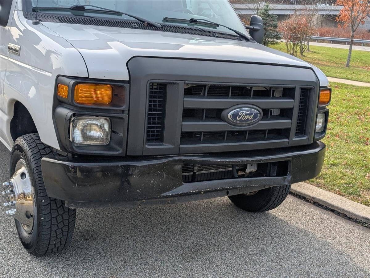 2017 Ford E-Series 14