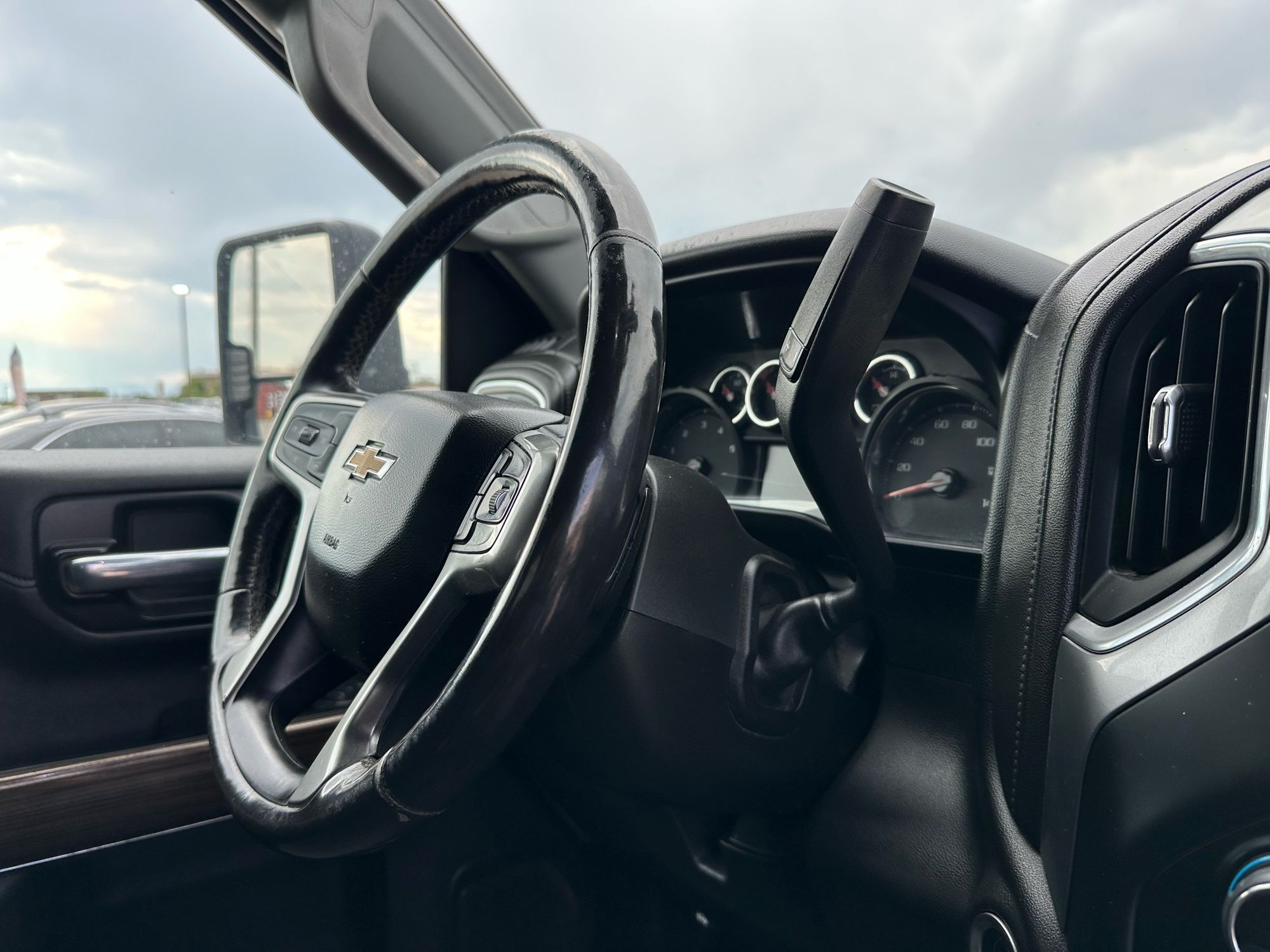 2022 Chevrolet Silverado 3500HD LT photo 17
