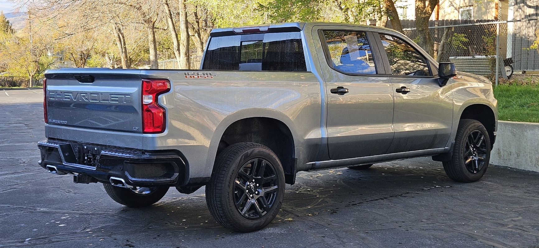 View vehicle photo 5