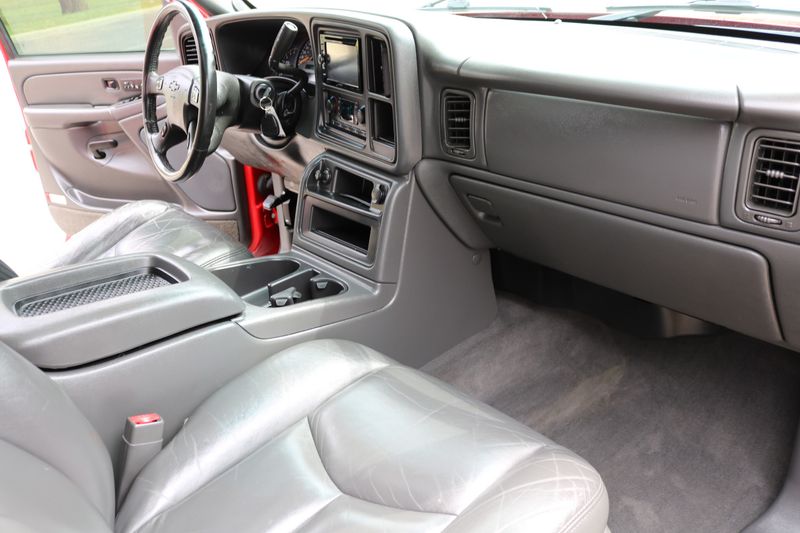 2004 Chevrolet Avalanche Z-71 | Victory Motors of Colorado